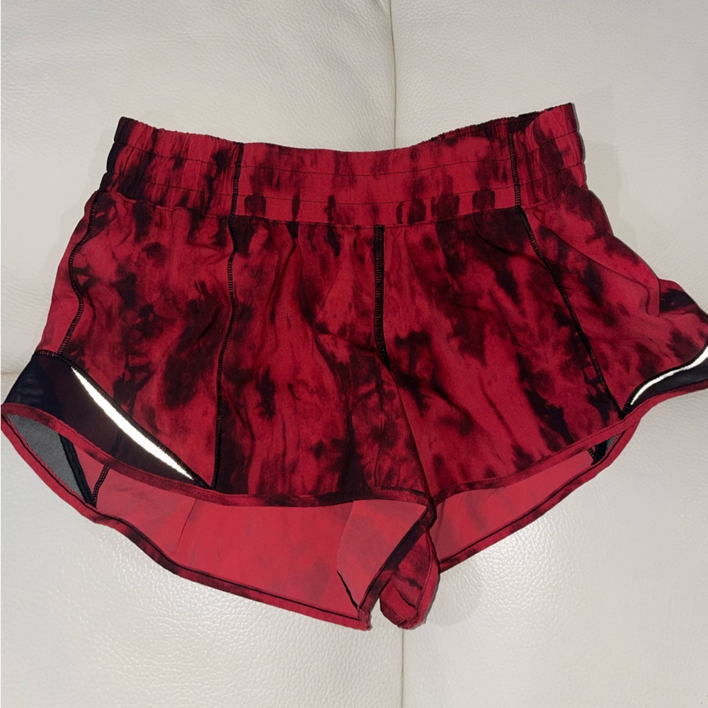 Lululemon Hotty hot 2.5” Shorts size 6